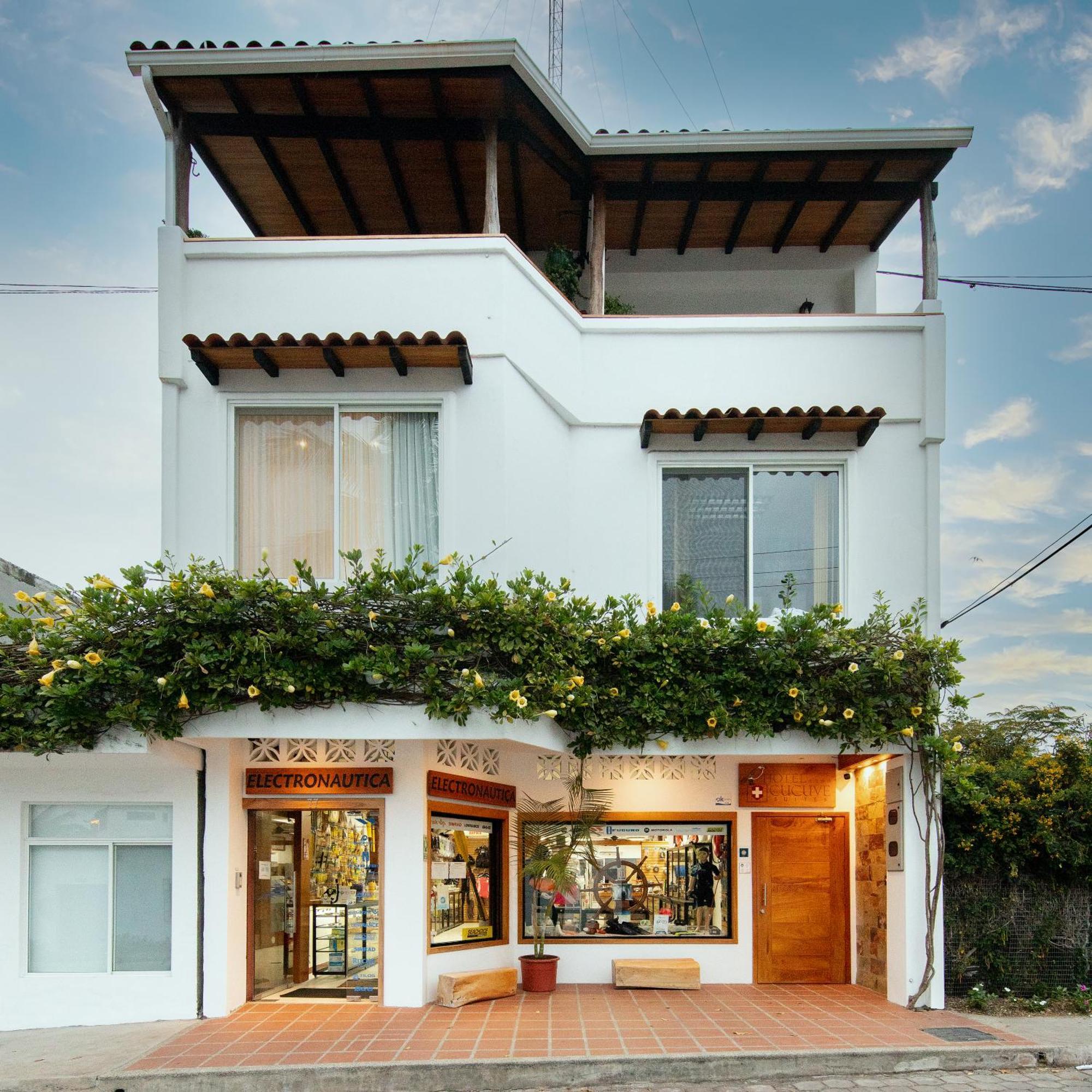 Hotel Cucuve Puerto Ayora  Exteriör bild