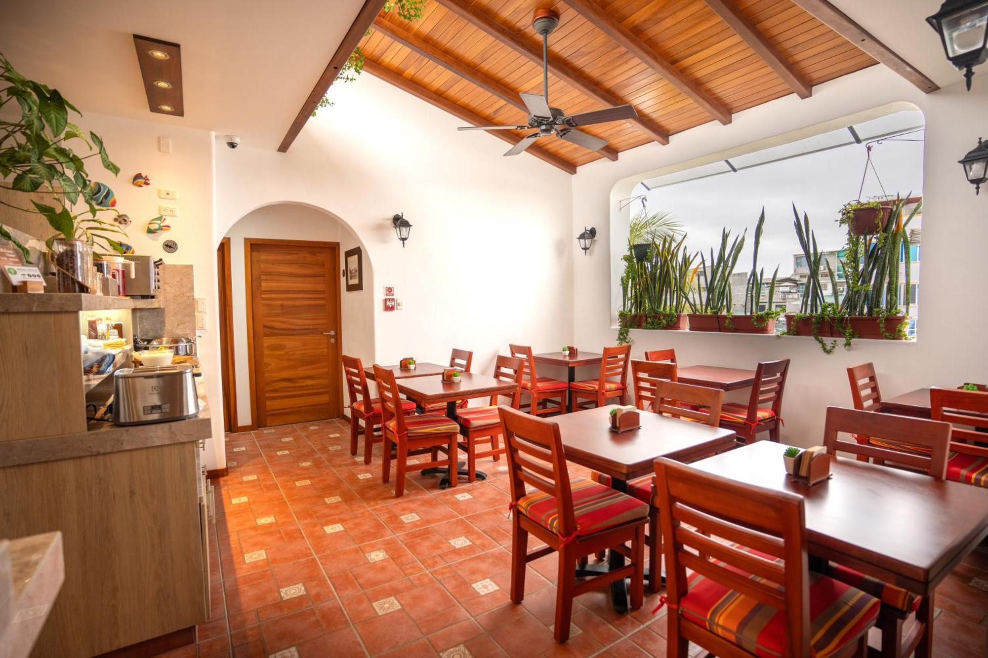 Hotel Cucuve Puerto Ayora  Exteriör bild