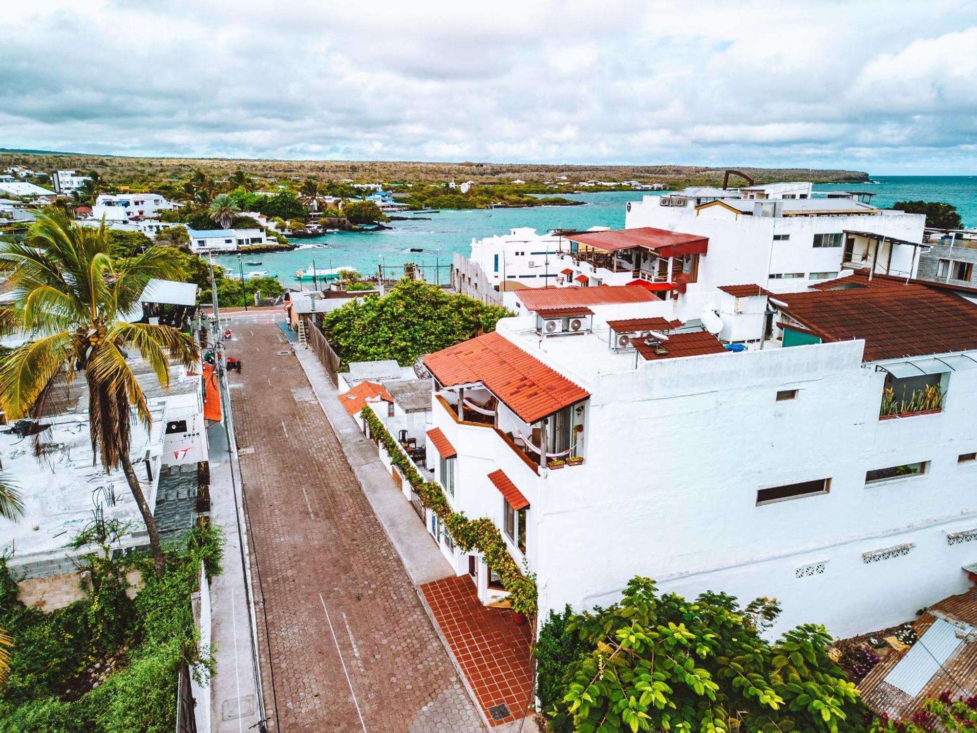 Hotel Cucuve Puerto Ayora  Exteriör bild