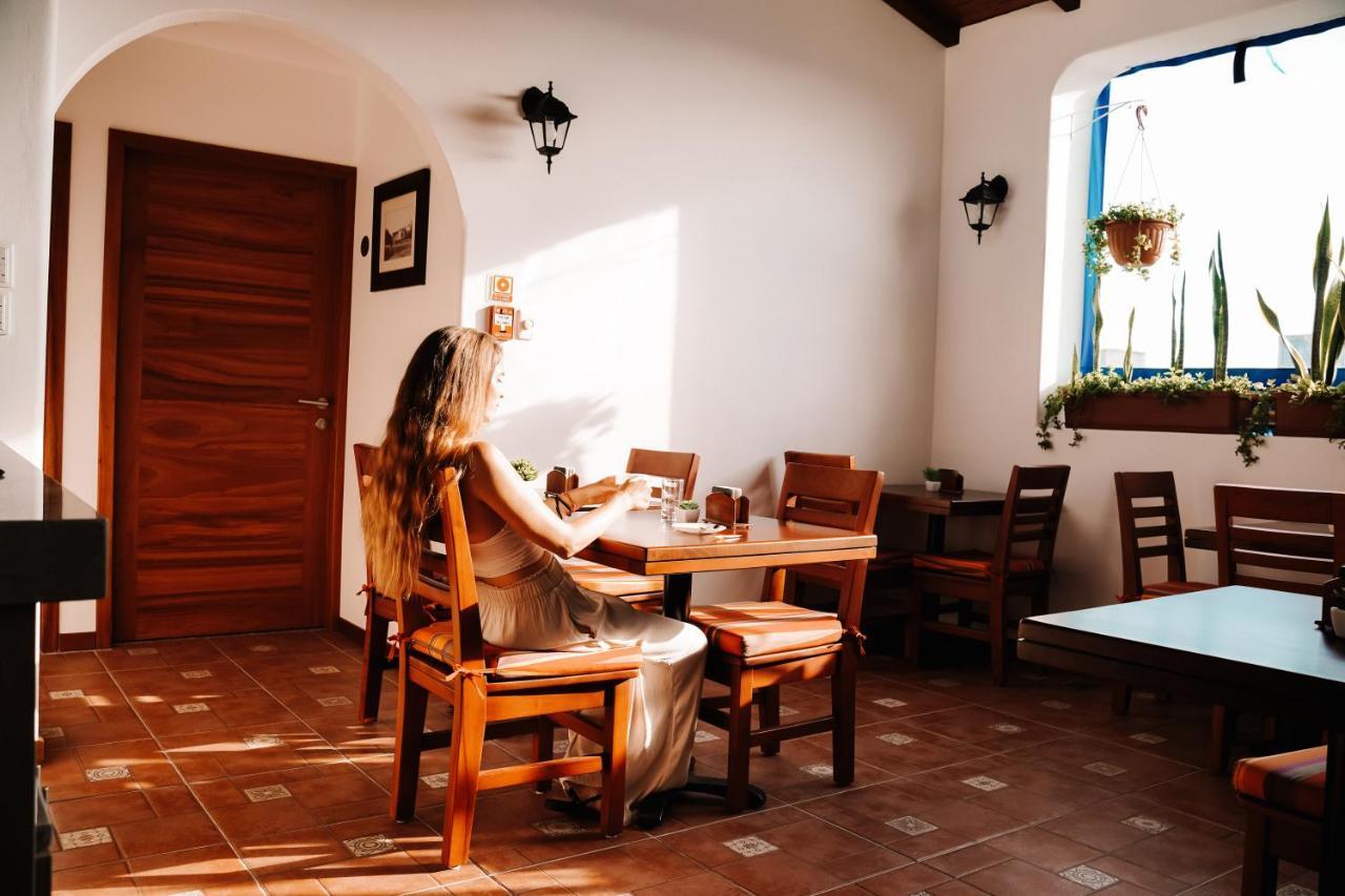 Hotel Cucuve Puerto Ayora  Exteriör bild